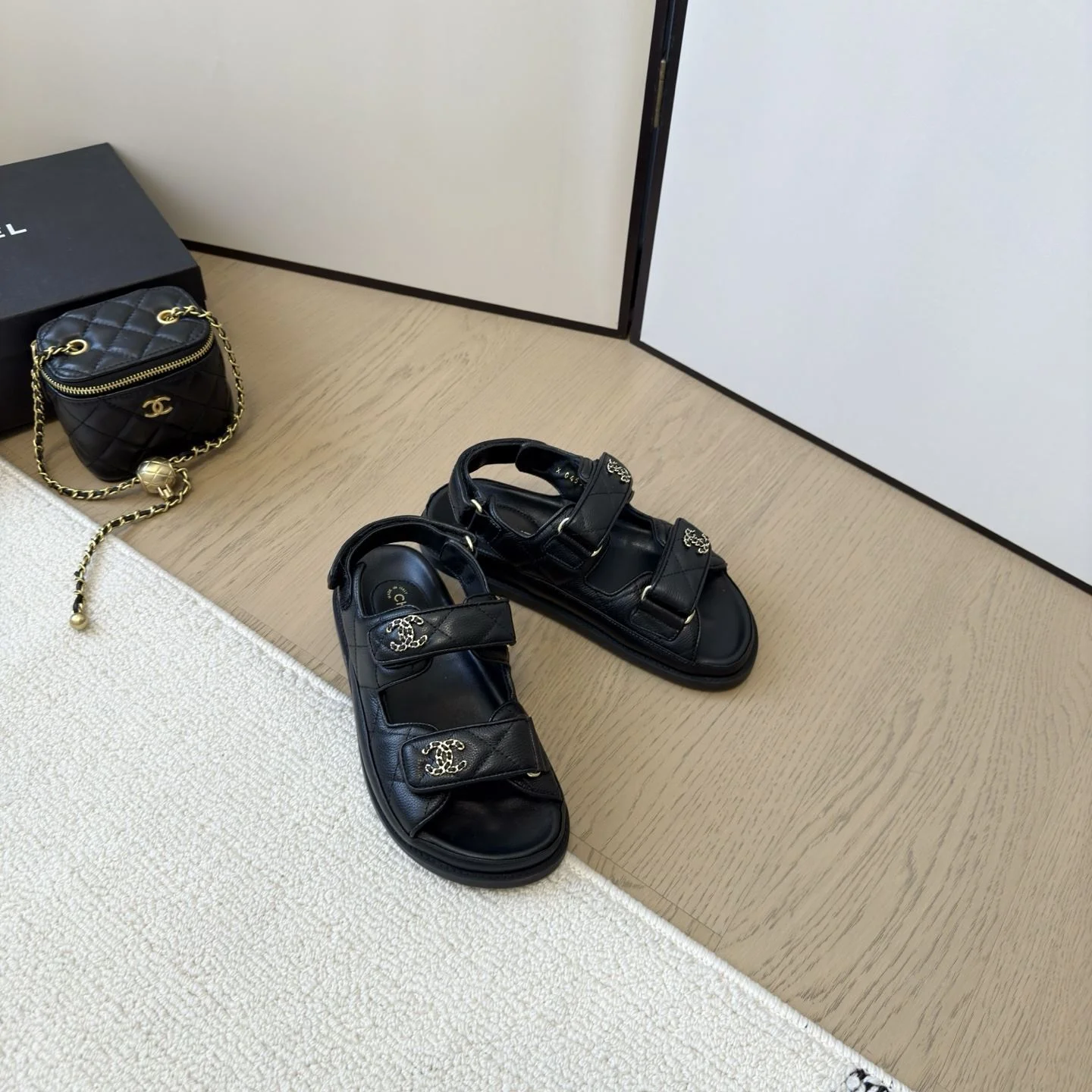 Unique Chanel Sandals 18017