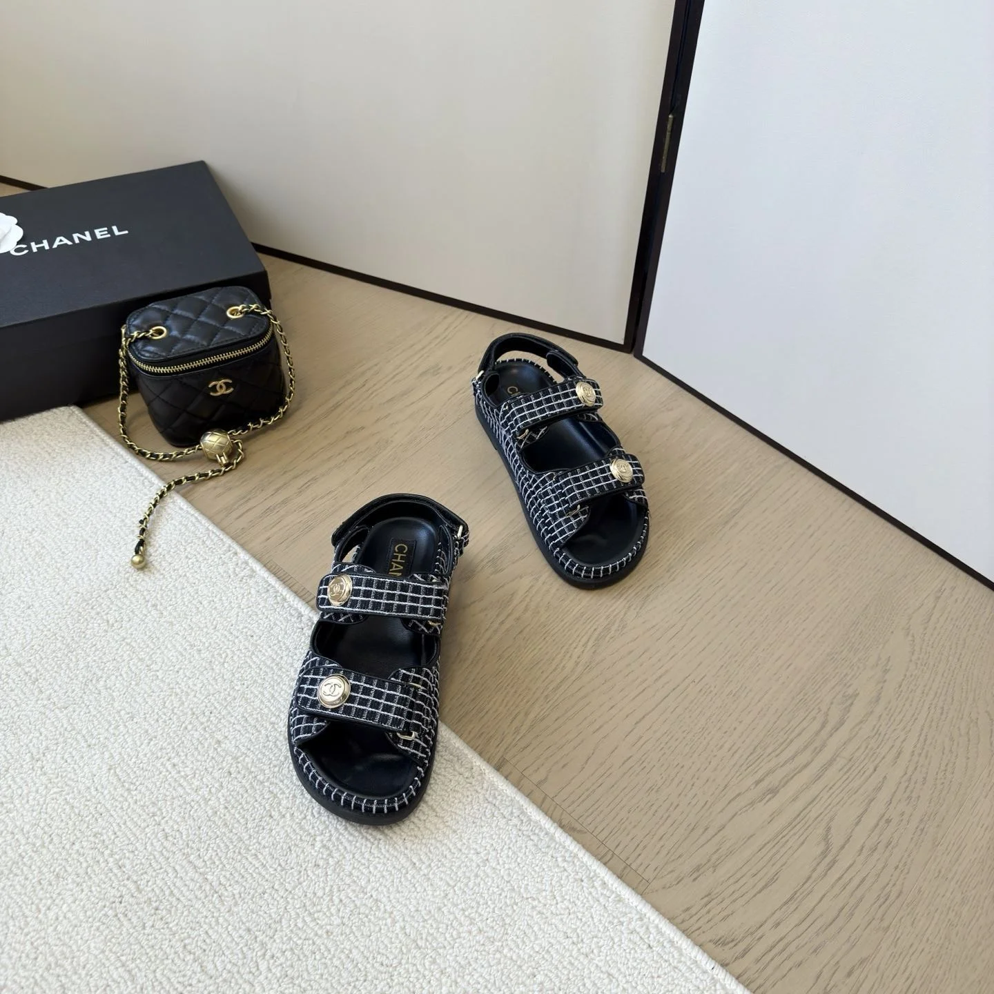 Durable Chanel Sandals 18001