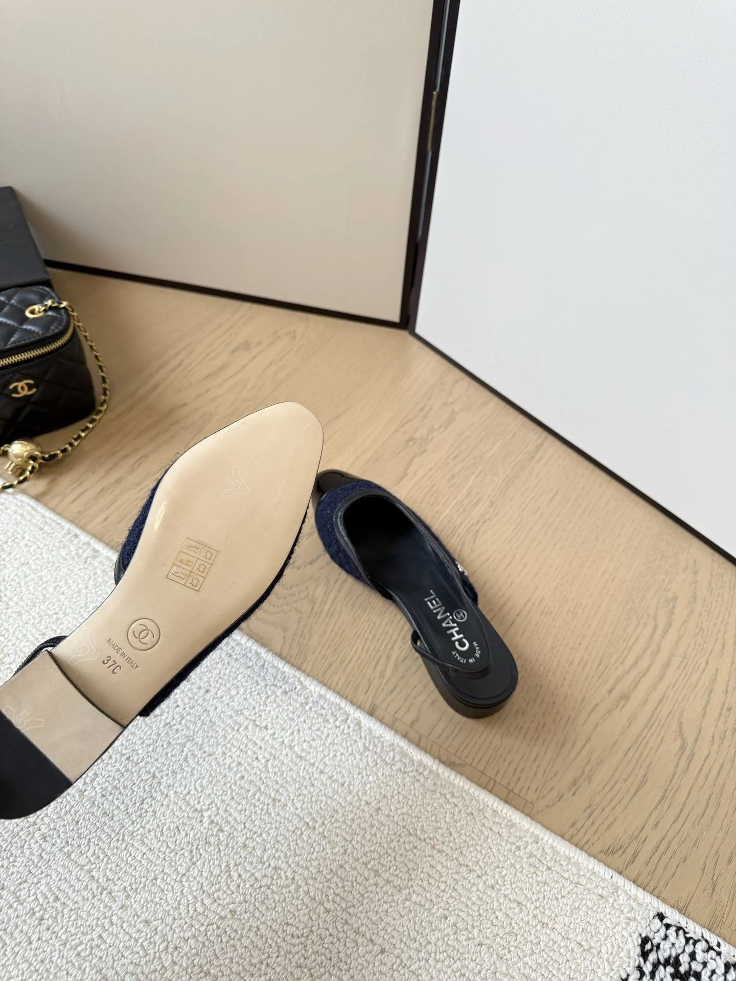 Stylish Chanel Sandals 18061