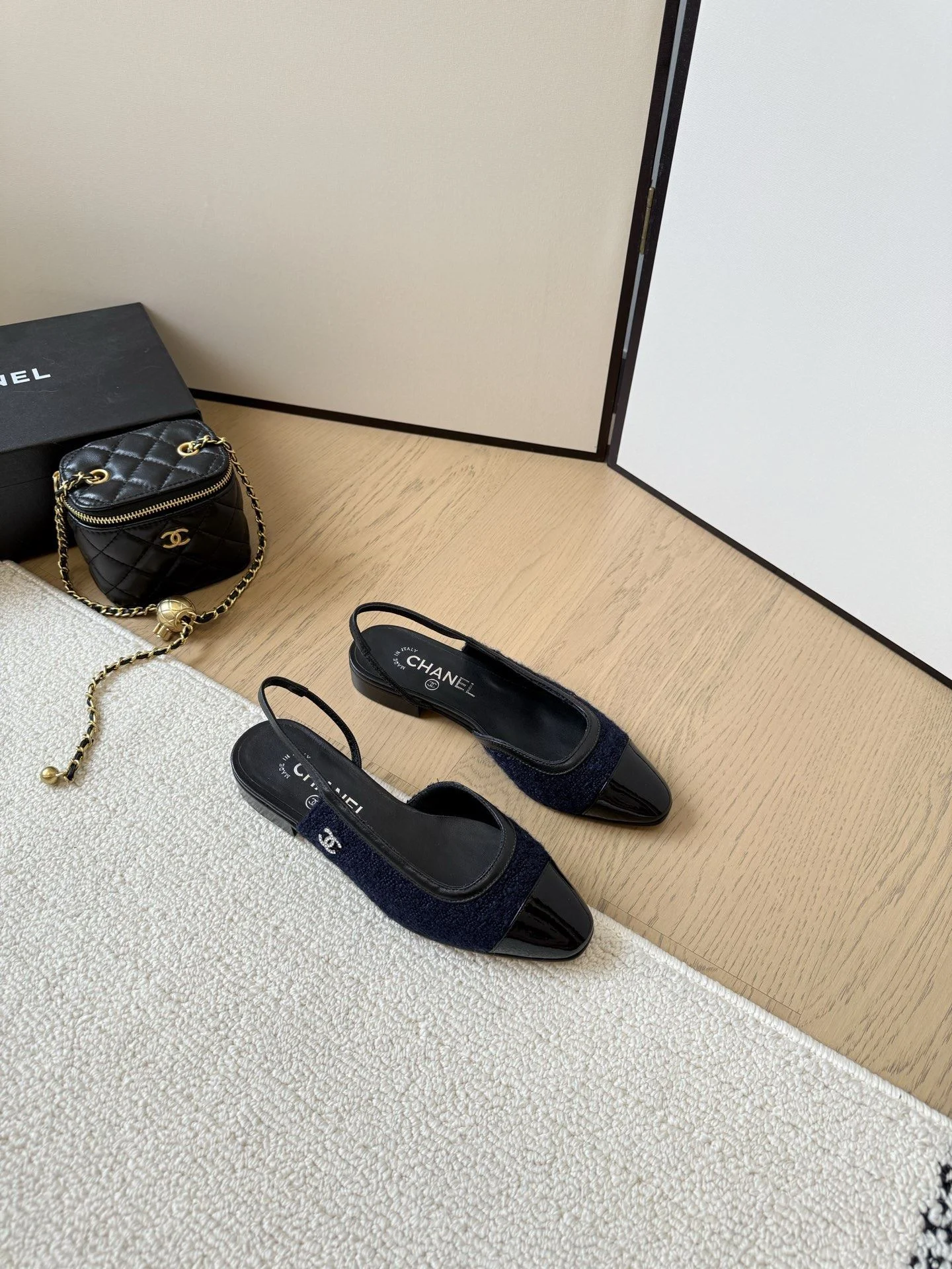 Stylish Chanel Sandals 18061