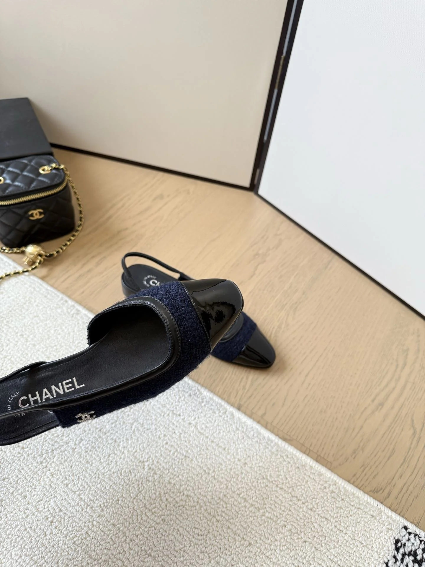 Stylish Chanel Sandals 18061