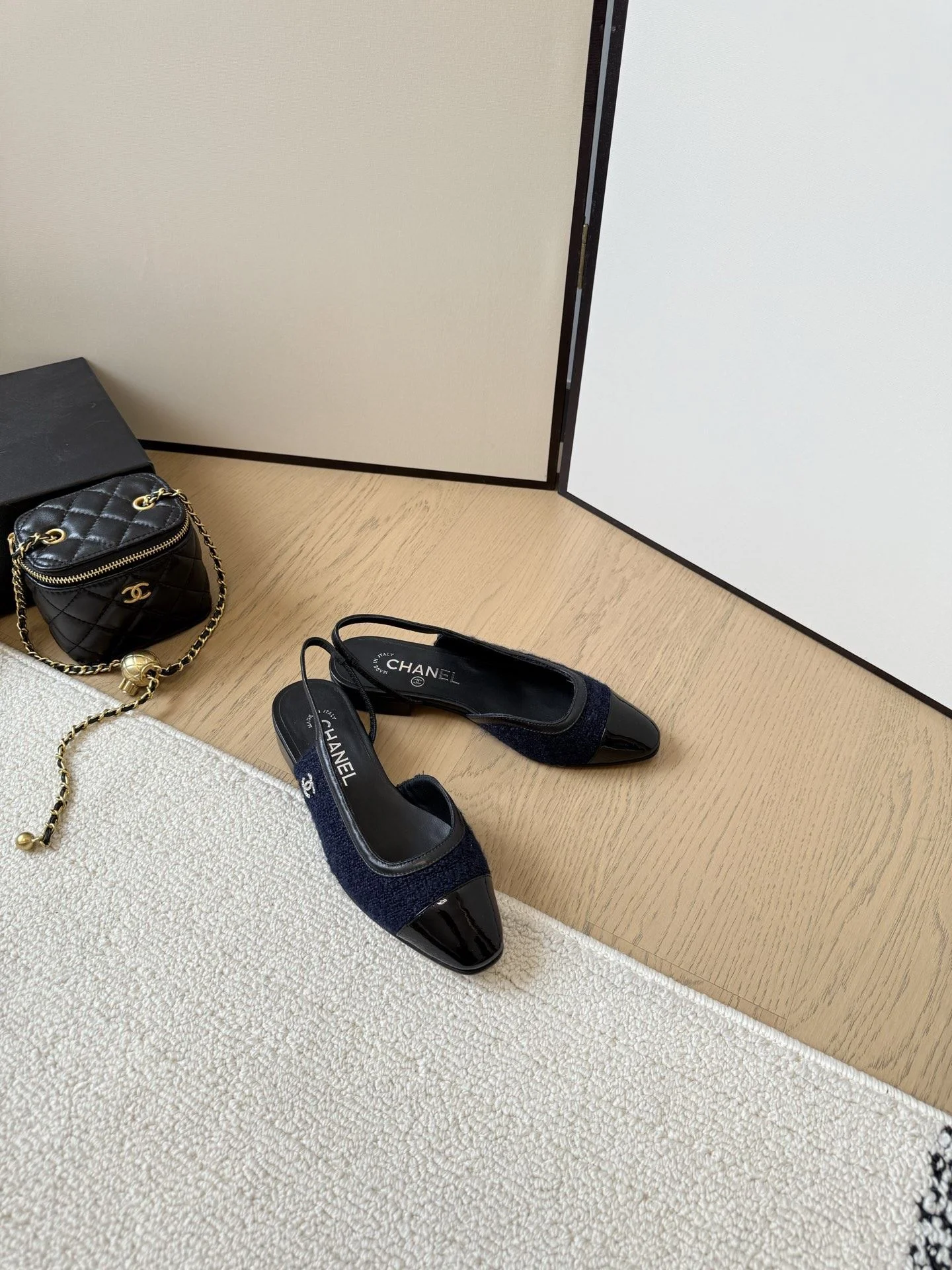 Stylish Chanel Sandals 18061