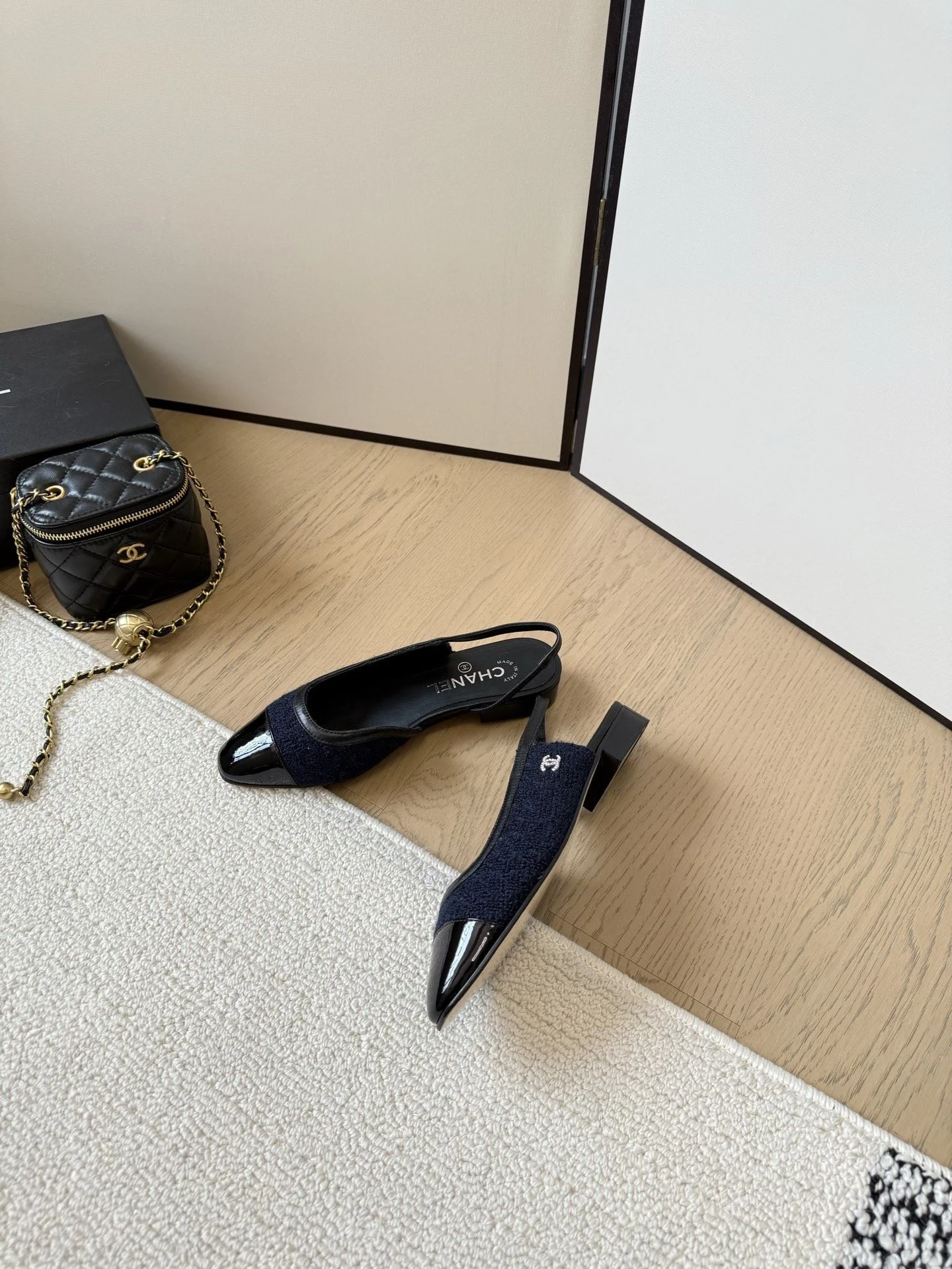 Stylish Chanel Sandals 18061