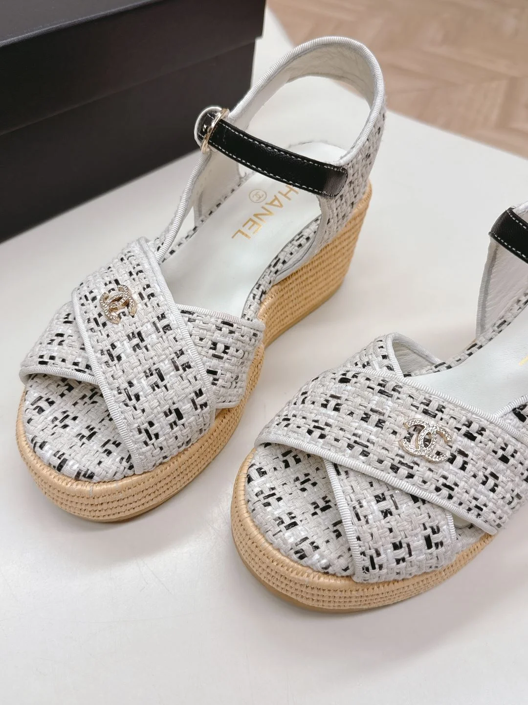 Refined Chanel Sandals 17998