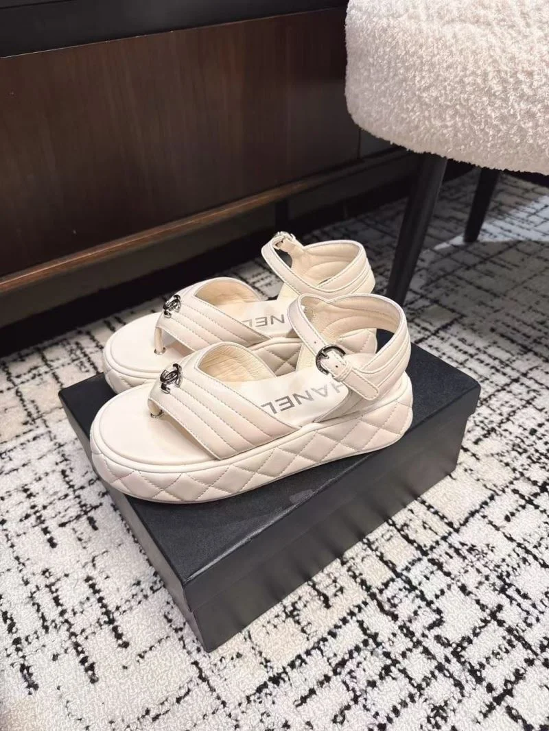 Lightweight Chanel Sandals 17950
