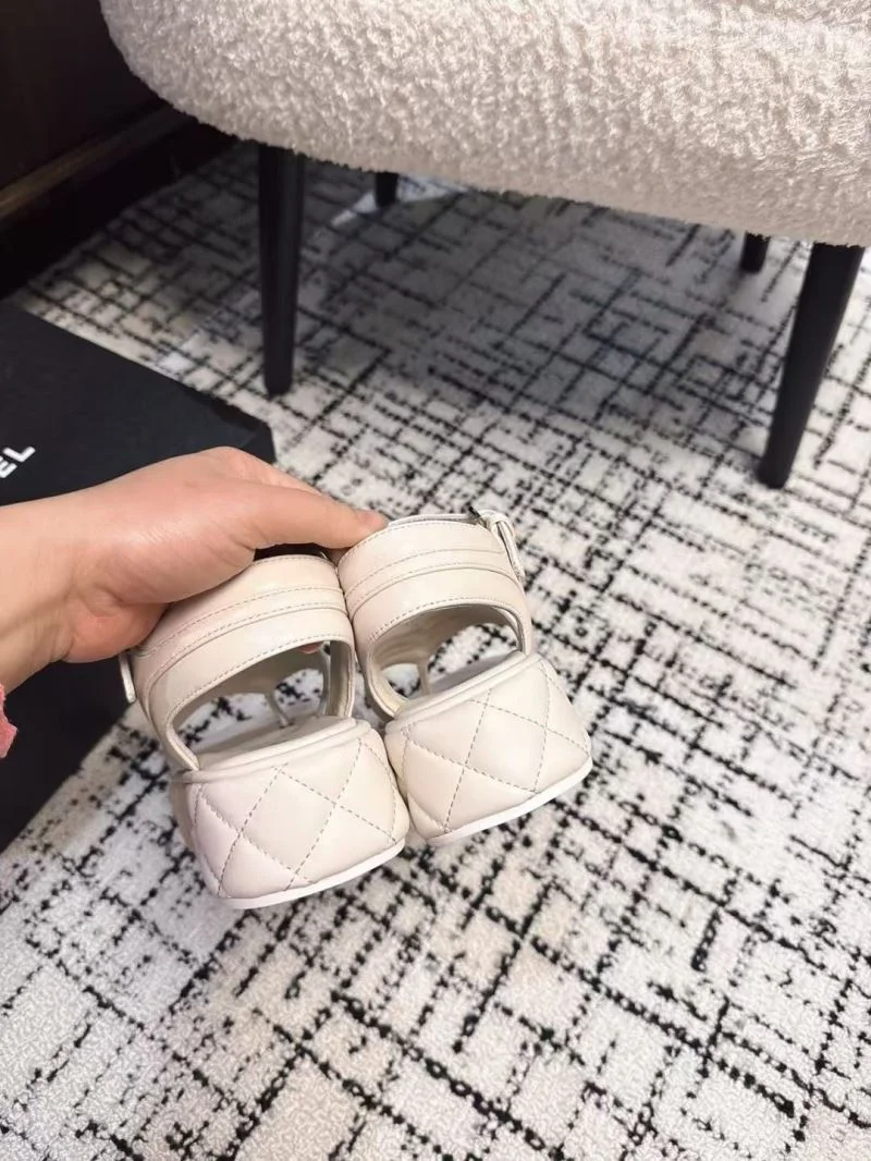 Lightweight Chanel Sandals 17950