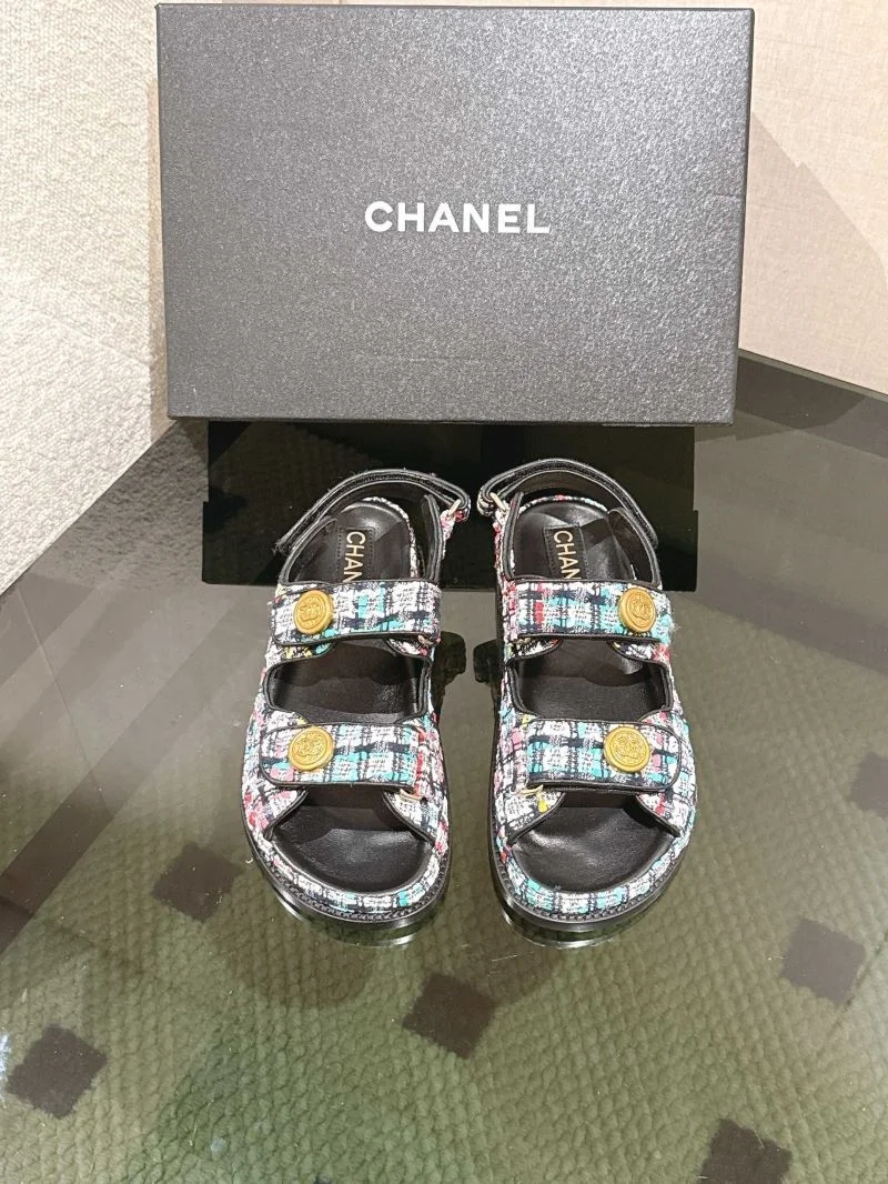 Trendsetting Chanel Sandals 17906