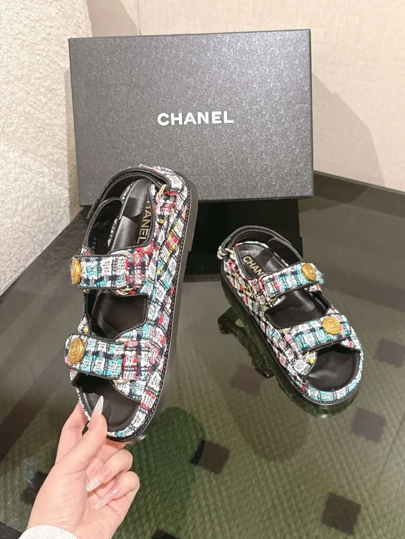 Trendsetting Chanel Sandals 17906