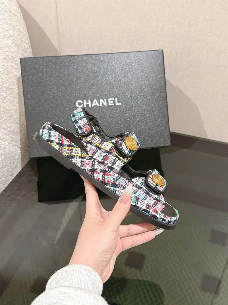 Trendsetting Chanel Sandals 17906