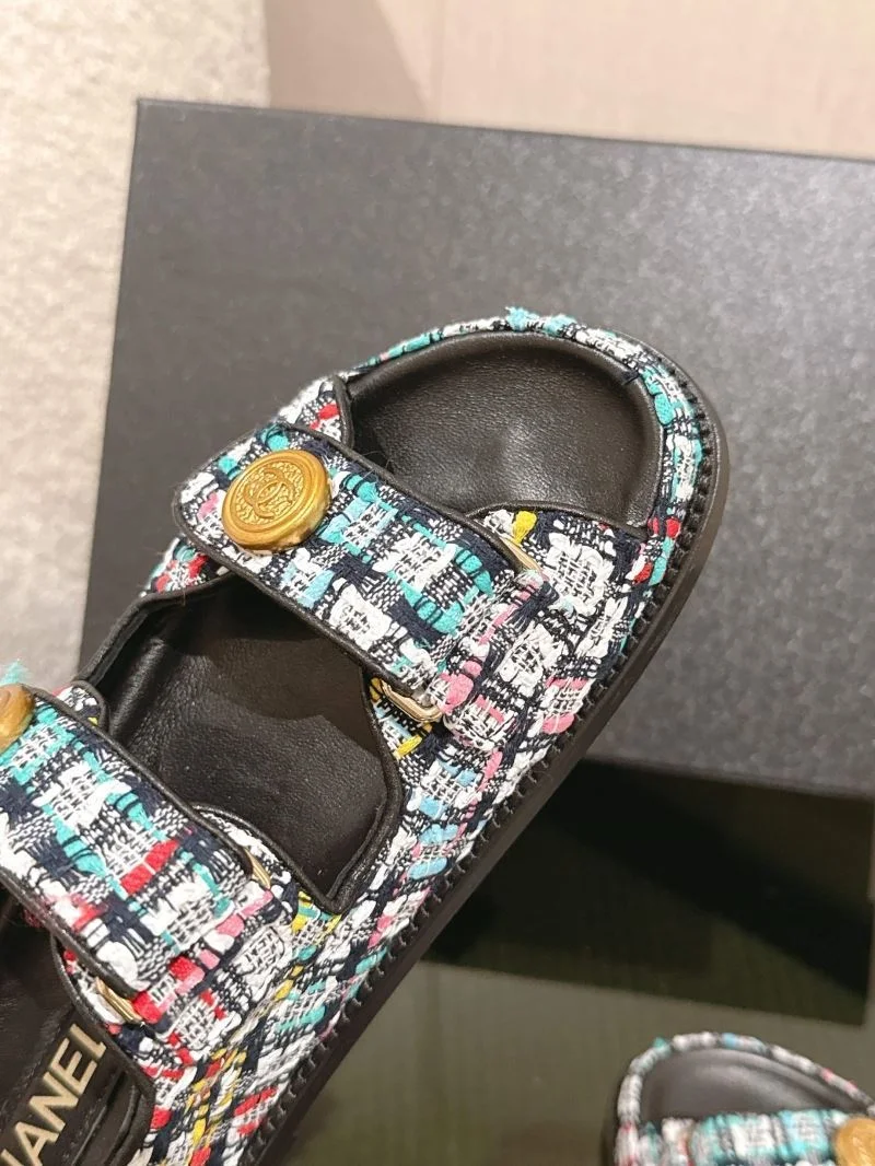 Trendsetting Chanel Sandals 17906
