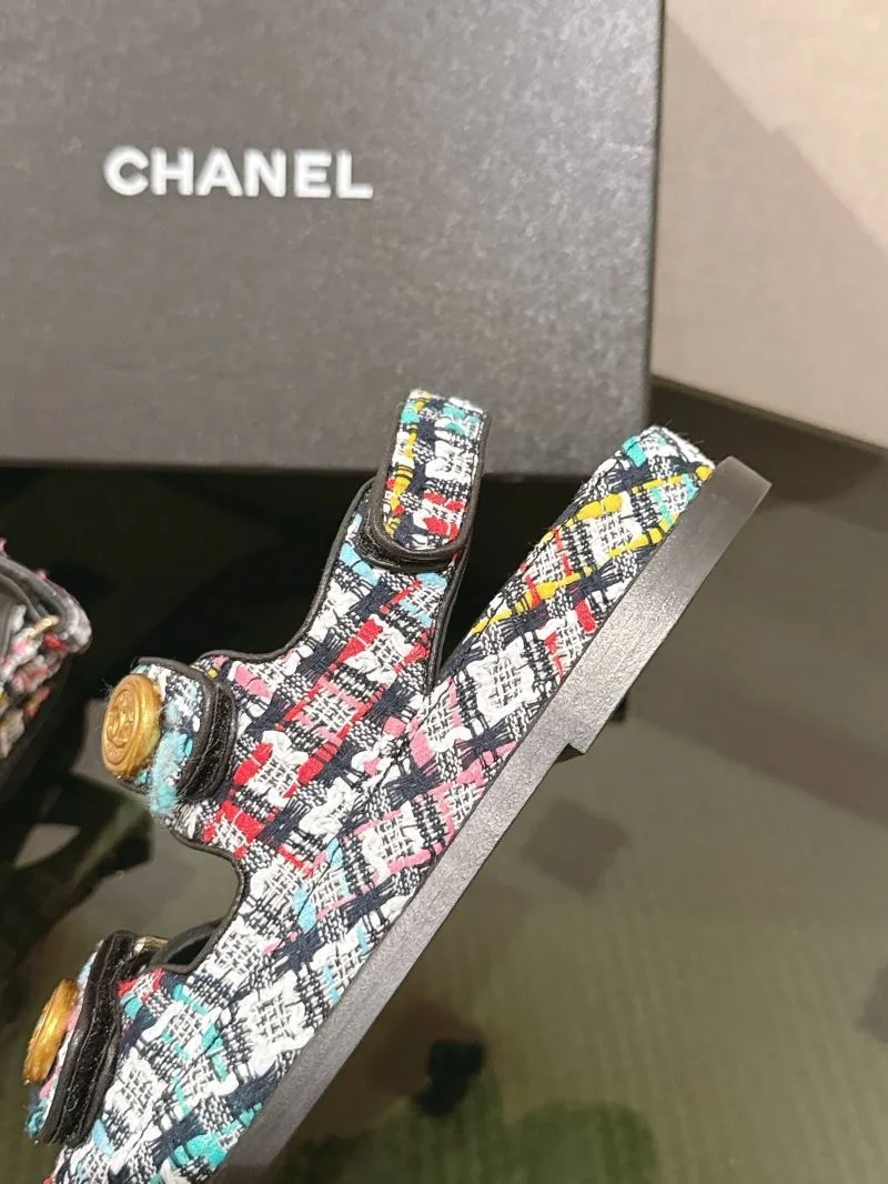 Trendsetting Chanel Sandals 17906
