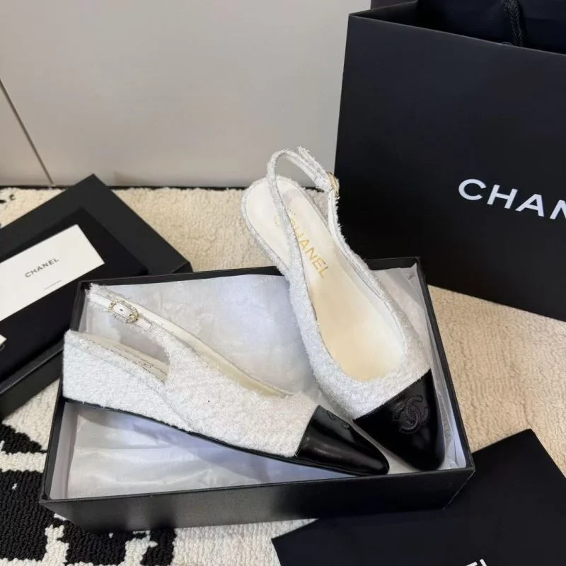 EyeCatching Chanel Sandals 17894