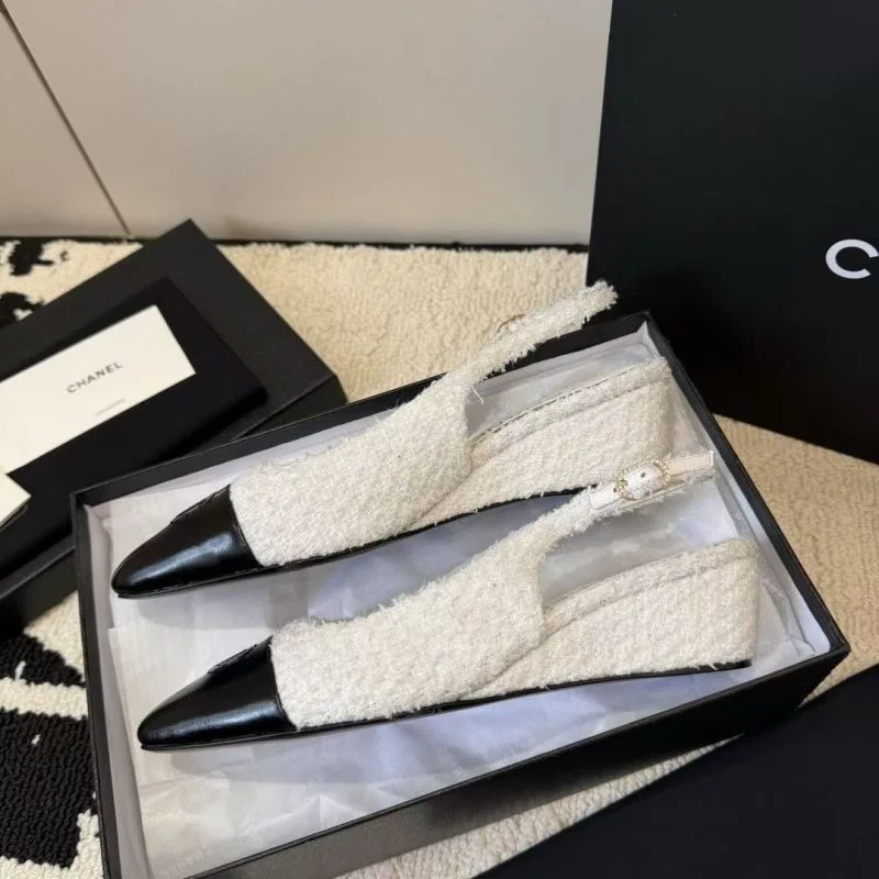 EyeCatching Chanel Sandals 17894