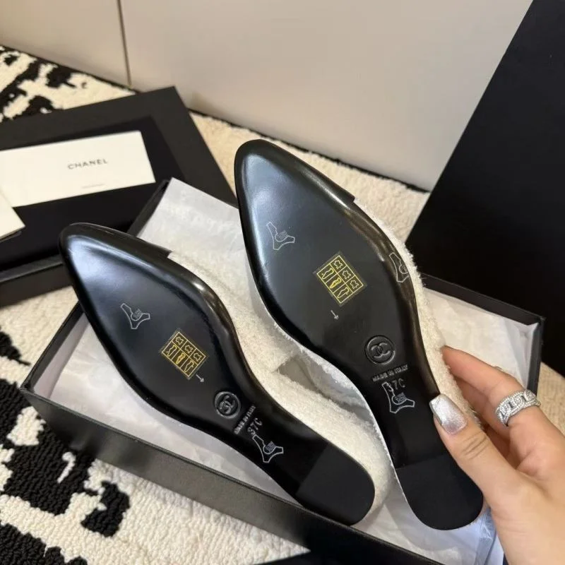 EyeCatching Chanel Sandals 17894