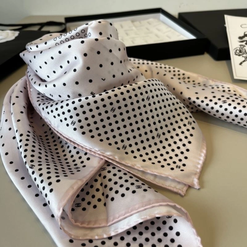 UrbanChic Chanel Scarf 270821