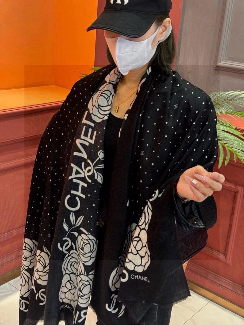 Supportive Chanel Scarf 271247