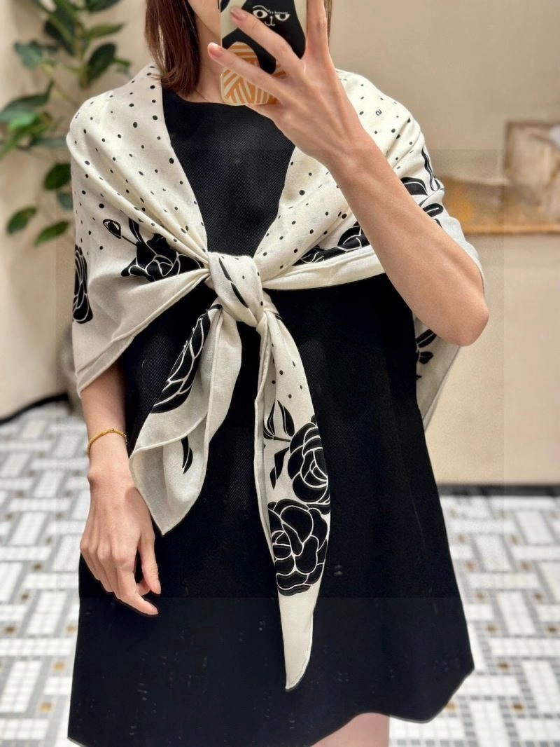 RelaxedFit Chanel Scarf 271208