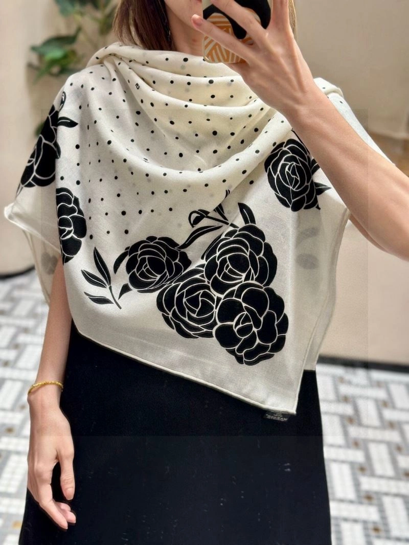 RelaxedFit Chanel Scarf 271208