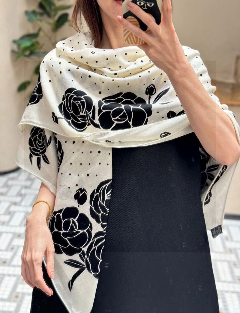 RelaxedFit Chanel Scarf 271208