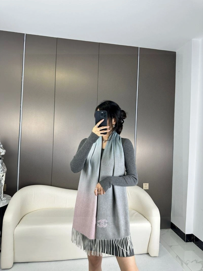 Versatile Chanel Scarf 271197