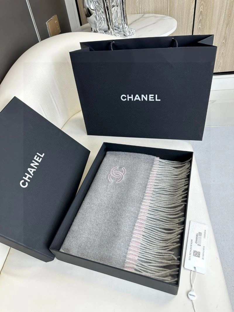 Versatile Chanel Scarf 271197