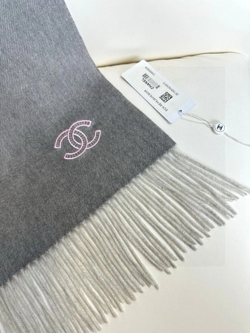 Versatile Chanel Scarf 271197