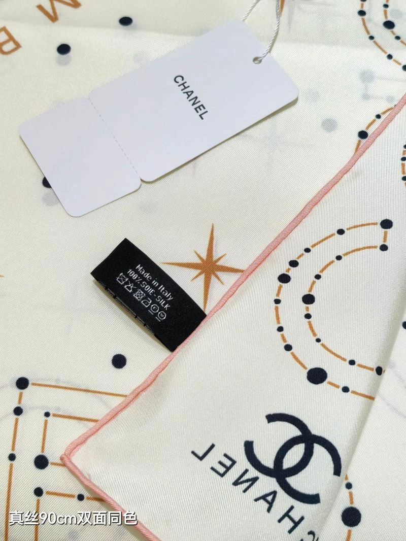 UrbanChic Chanel Scarf 271170