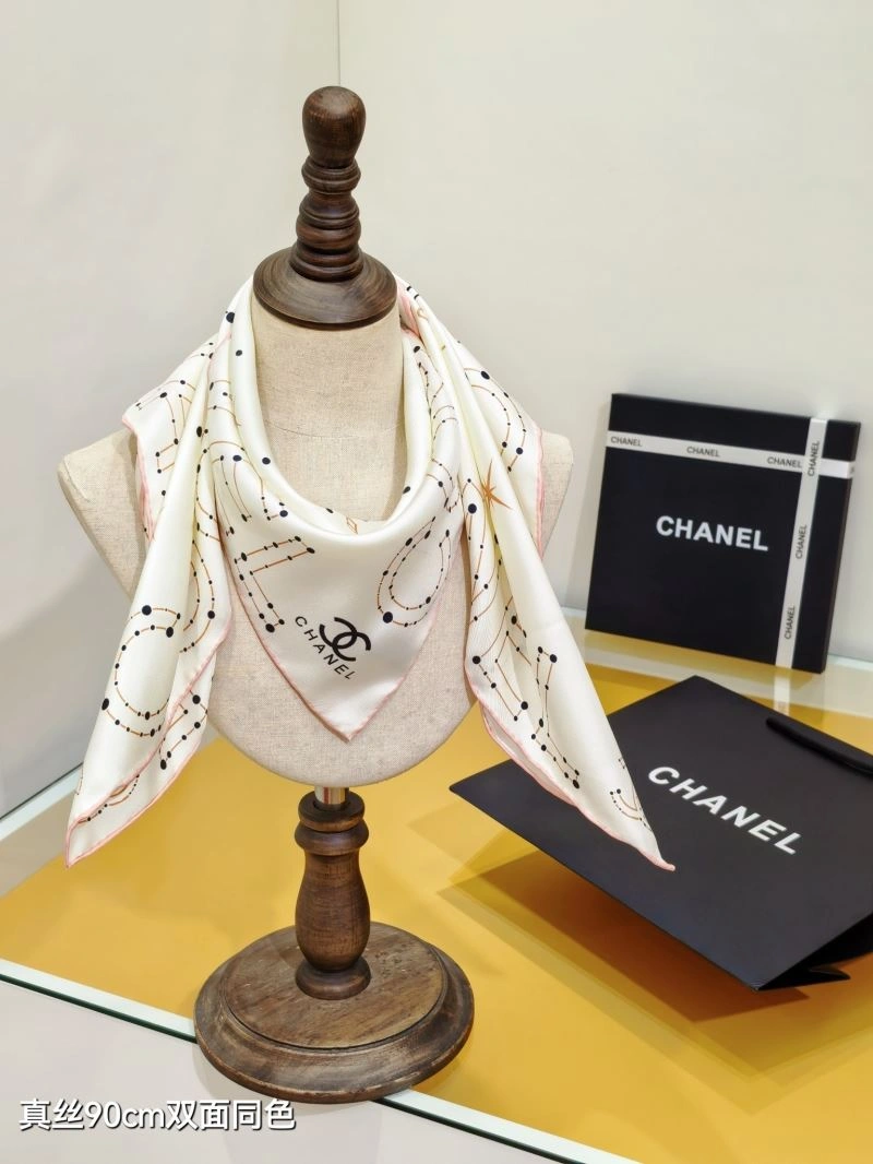 UrbanChic Chanel Scarf 271170