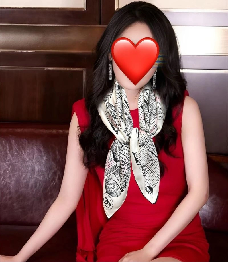 Supportive Chanel Scarf 271167