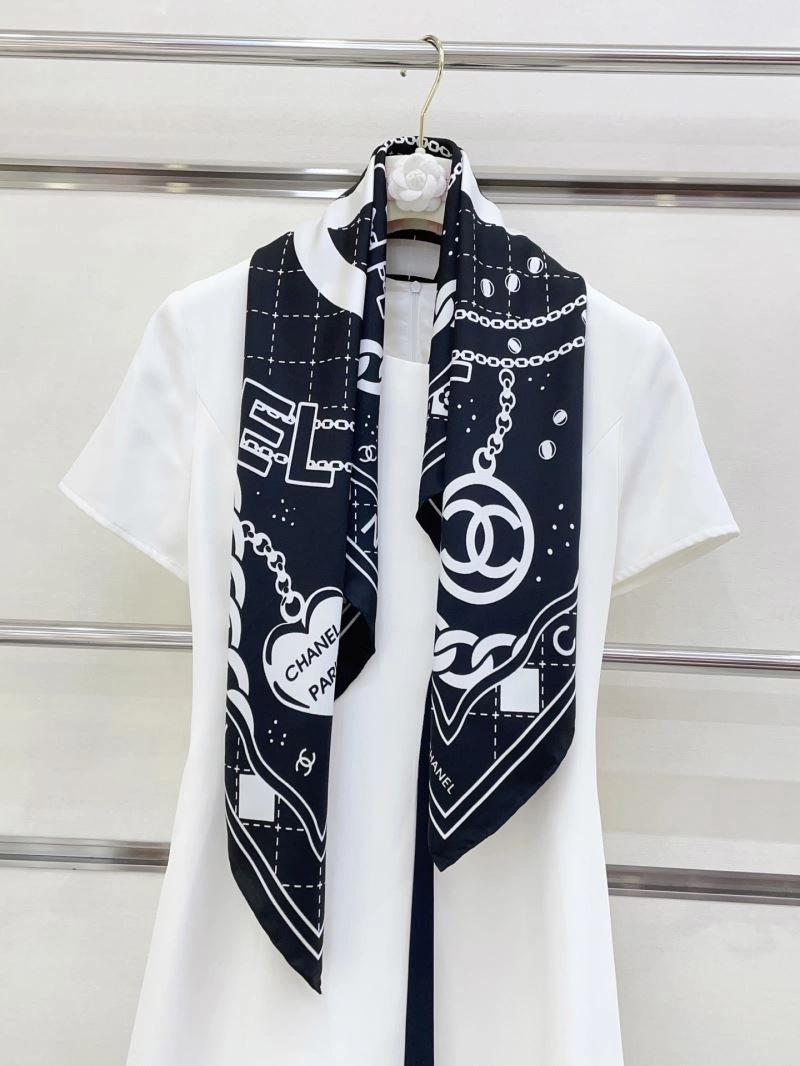 Chanel Scarf Bold 271957