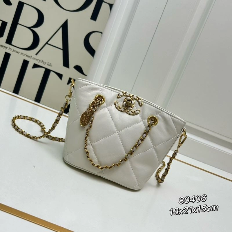 ModernLook Chanel Shopping Bags 84375