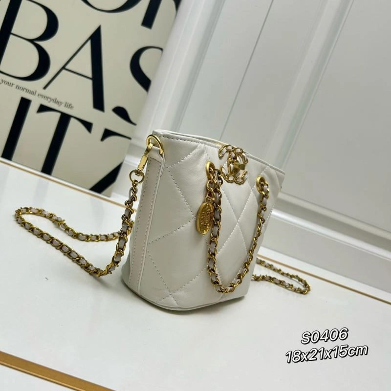 ModernLook Chanel Shopping Bags 84375