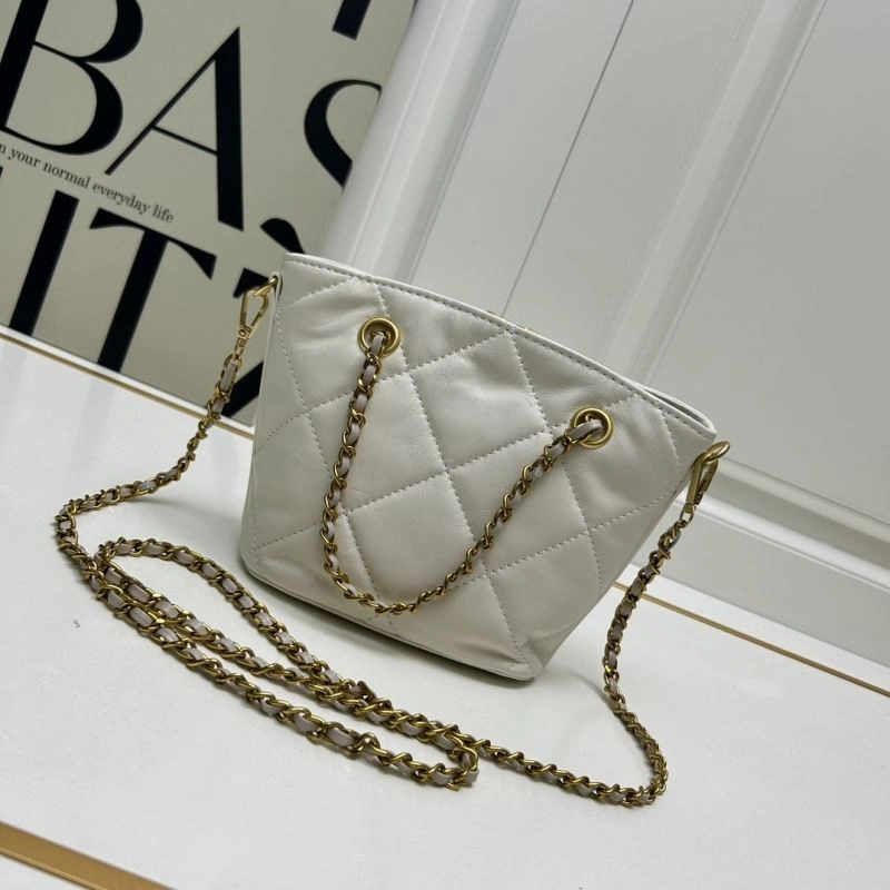 ModernLook Chanel Shopping Bags 84375