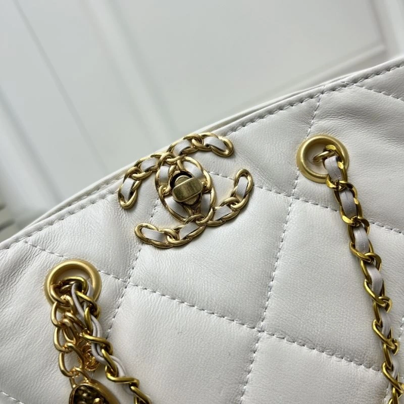 ModernLook Chanel Shopping Bags 84375