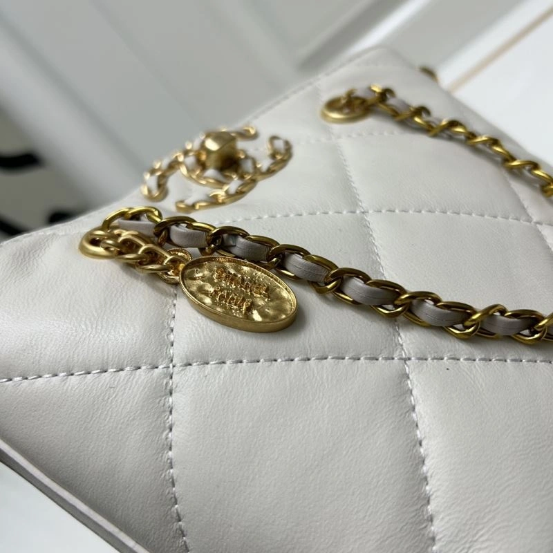 ModernLook Chanel Shopping Bags 84375