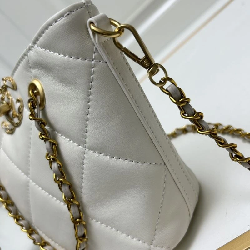 ModernLook Chanel Shopping Bags 84375