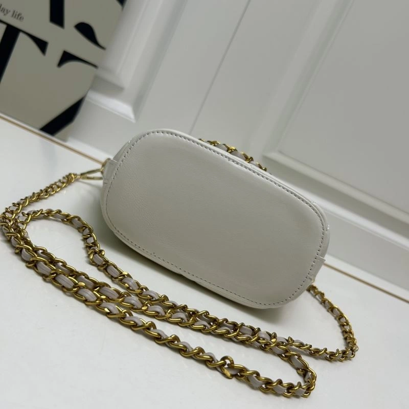 ModernLook Chanel Shopping Bags 84375