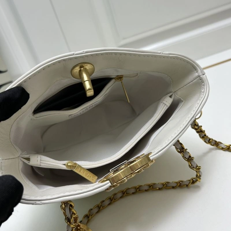 ModernLook Chanel Shopping Bags 84375