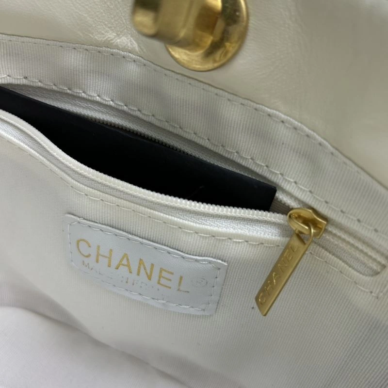 ModernLook Chanel Shopping Bags 84375