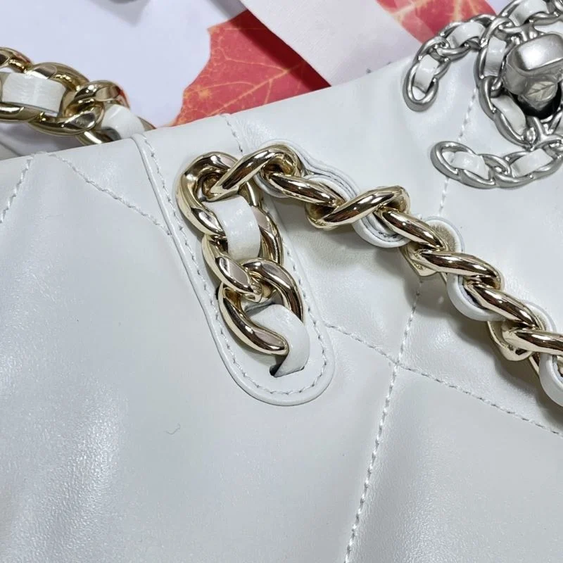 FashionForward Chanel Shopping Bags 52642