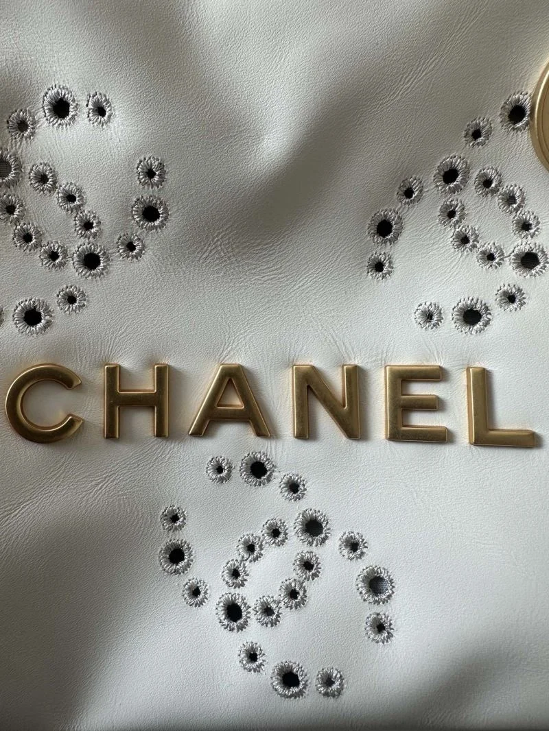 EyeCatching Chanel Shopping Bags 52600