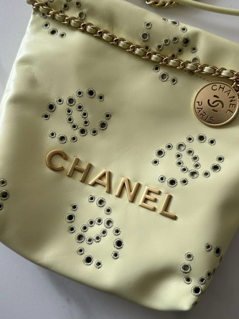 Chanel Shopping Bags Snug 52594
