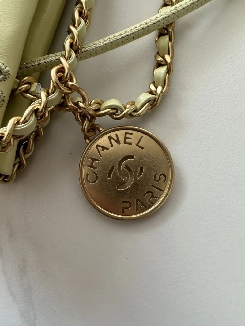 Chanel Shopping Bags Snug 52594