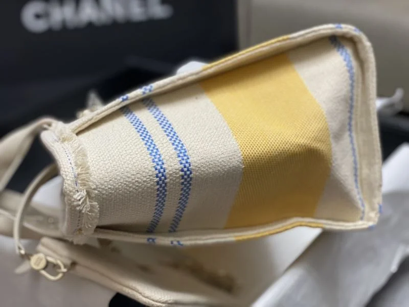 ZipUp Chanel Shopping Bags 52631