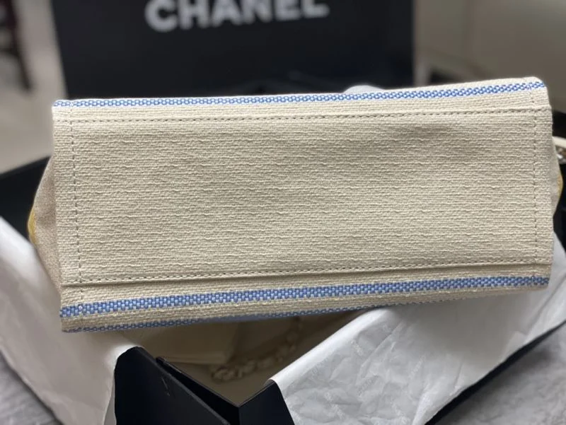 ZipUp Chanel Shopping Bags 52631