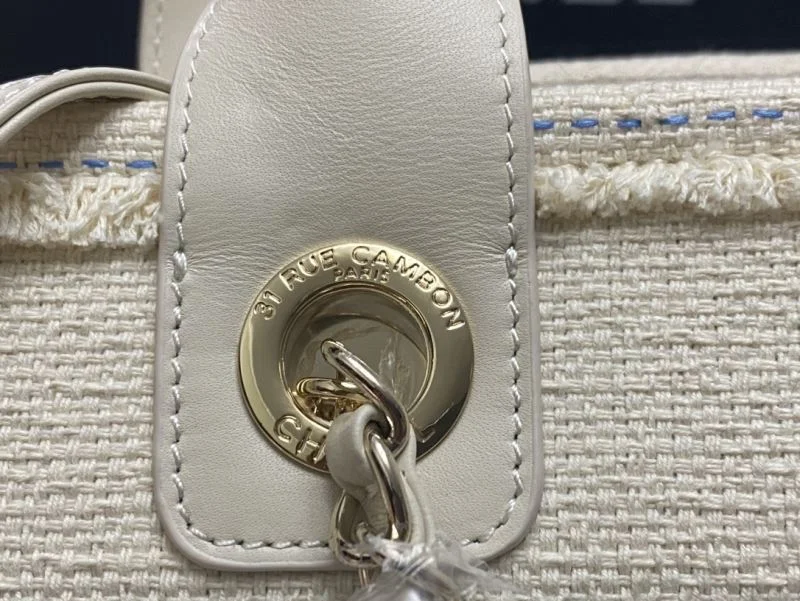 ZipUp Chanel Shopping Bags 52631
