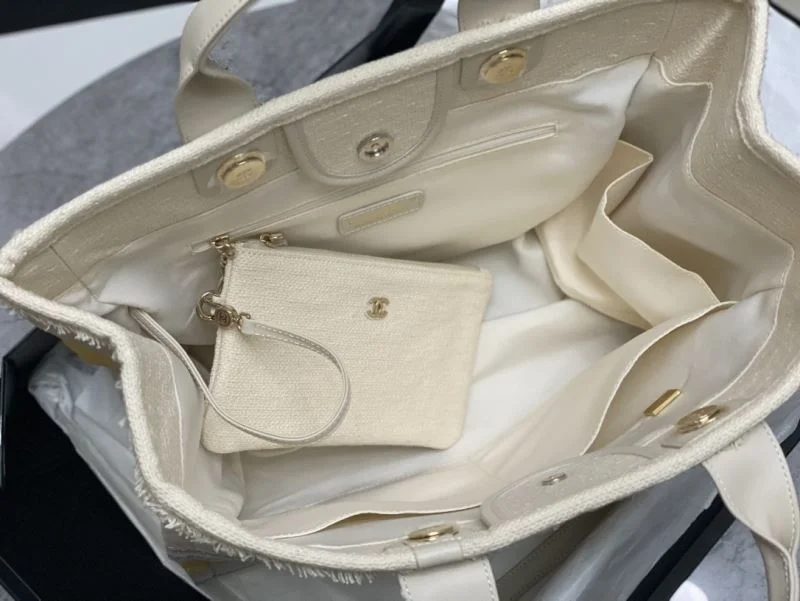 ZipUp Chanel Shopping Bags 52631