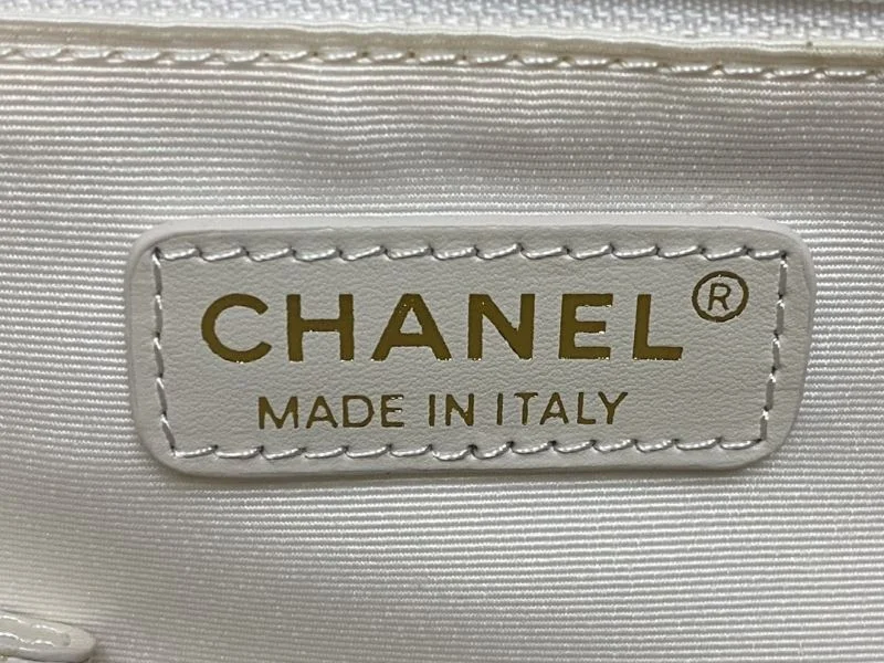 ZipUp Chanel Shopping Bags 52631