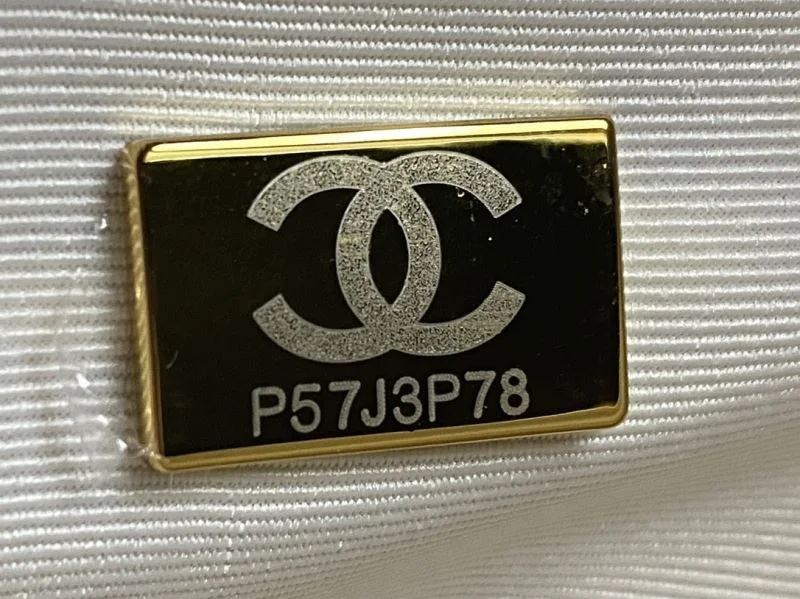 ZipUp Chanel Shopping Bags 52631