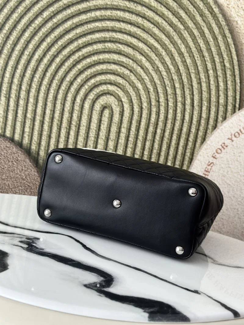 Chanel Shopping Bags ModernLook 52557